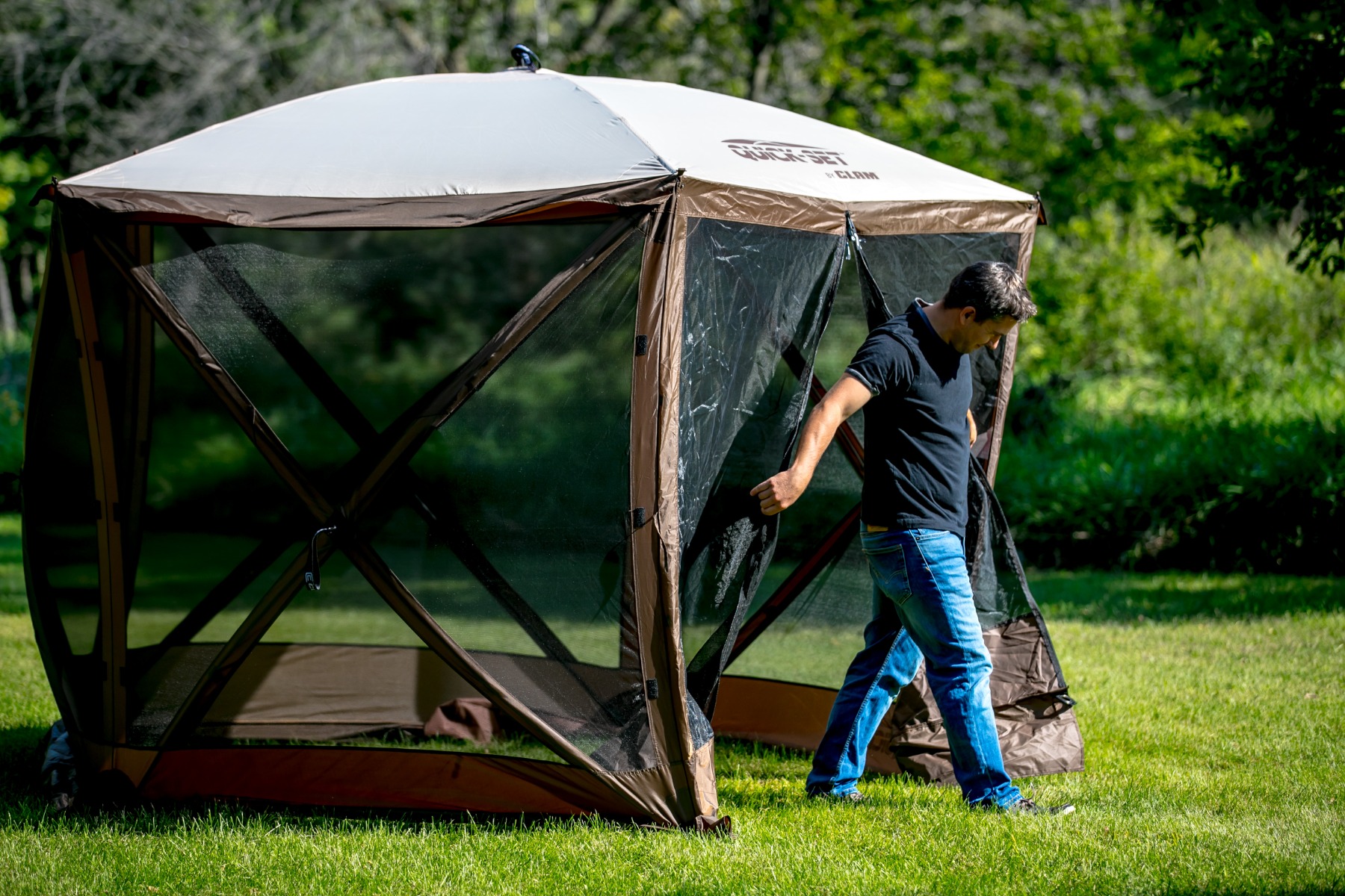 Brown Venture with Three Wind Panels